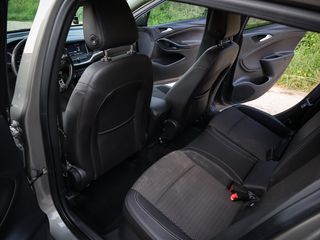 Opel Astra 2018-thumb-22