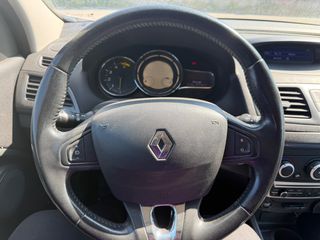 Renault Megane 2015-thumb-9