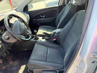Renault Megane 2015-thumb-10