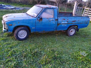 Toyota Hilux 1980 hilux   1.800cc    2Y   χωρίς χαρτιά
