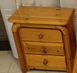 Κομοδινο (μασιφ) 50μ*35β*50υ.Δυν-τα Μεταφορας