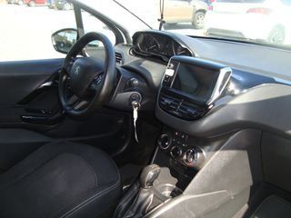 Peugeot 208 2019-thumb-7