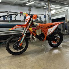 KTM 250 EXC 2025 Champion Edition-thumb-4