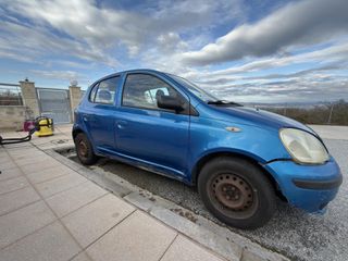 Toyota Yaris 2003-thumb-2