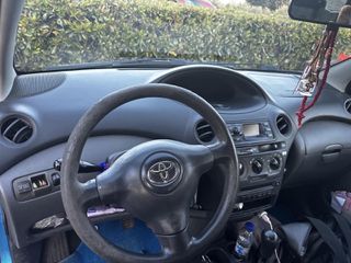 Toyota Yaris 2003-thumb-4