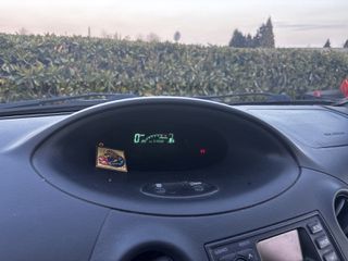 Toyota Yaris 2003-thumb-5