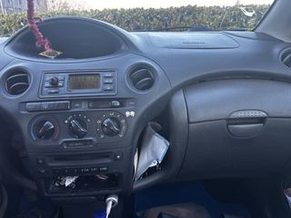 Toyota Yaris 2003-thumb-6