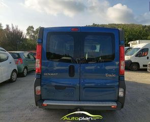Renault Trafic 2013-thumb-7