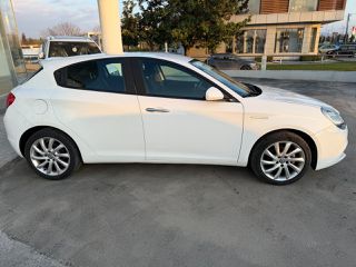 Alfa Romeo Giulietta 2017-thumb-2