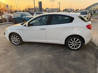 Alfa Romeo Giulietta 2017-thumb-6