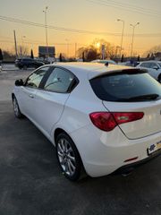 Alfa Romeo Giulietta 2017-thumb-5