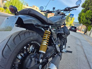 Moto Guzzi V9 2016 BOBBER-thumb-15