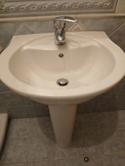 επιτοιχιος νιπτήρας με κολωνα και μπαταρια Ideal Standard