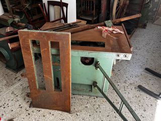 Γωνιάστρα με δίσκο και σβούρα ή γυαλόχαρτο