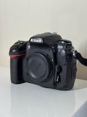 Nikon D300 body + Nikon MB-D10