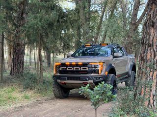 Ford Raptor 2019 Velociraptor-thumb-4