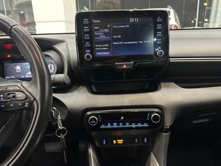 Toyota Yaris 2021 1.5 HYBRID DESIGN-thumb-3