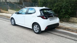 Toyota Yaris 2022 1.5 HYBRID-thumb-4