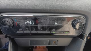 Toyota Yaris 2022 1.5 HYBRID-thumb-11