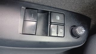 Toyota Yaris 2022 1.5 HYBRID-thumb-16