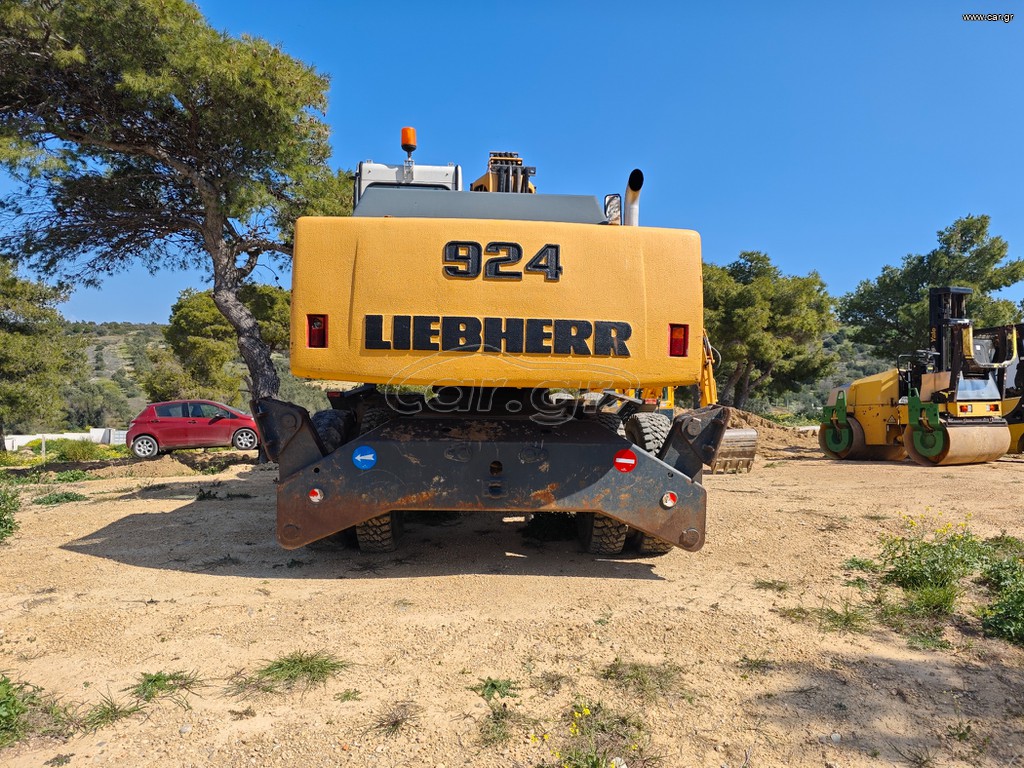 Εκσκαφέας Με Λάστιχα Liebherr 2001 924