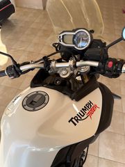 Triumph Tiger 800 2011-thumb-6