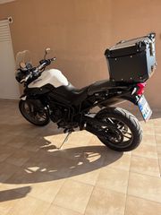 Triumph Tiger 800 2011-thumb-10
