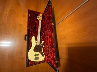 FENDER 70s JAZZ BASS ORIGINAL SERIES