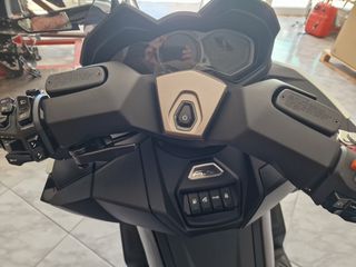 Kymco AK 575 Premium 2026-thumb-9