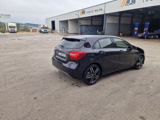 Mercedes-Benz A 180 2016-thumb-5