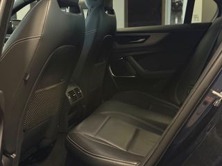 Jaguar XE 2019 R LINE AWD-thumb-23