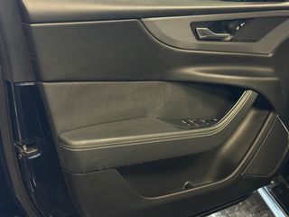 Jaguar XE 2019 R LINE AWD-thumb-24