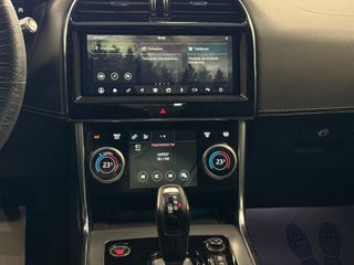 Jaguar XE 2019 R LINE AWD-thumb-29