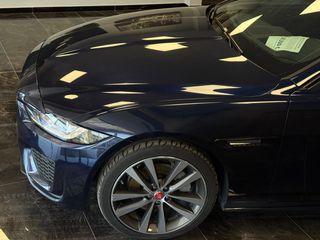 Jaguar XE 2019 R LINE AWD-thumb-3