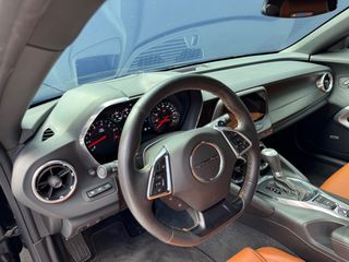 Chevrolet Camaro 2018 V8-thumb-16