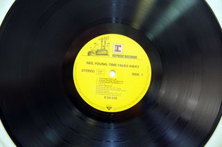 NEIL YOUNG - TIME FADES AWAY-thumb-5