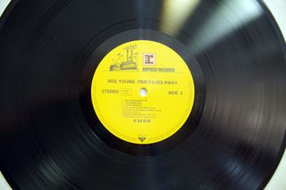 NEIL YOUNG - TIME FADES AWAY-thumb-6