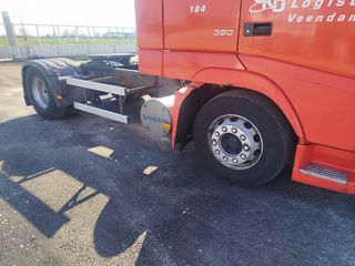 Volvo 2004 FH 12 380 EURO-3-thumb-6