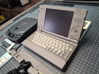 Toshiba Libretto 70CT συλεκτικό Laptop 16MB RAM με το Disk Drive & IO Adaptor και γνήσια θήκη