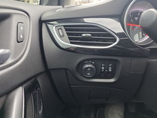 Opel Astra 2017-thumb-12