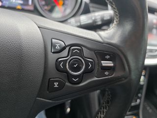 Opel Astra 2017-thumb-11