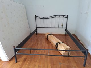 1 ΔΙΠΛΟ ΚΡΕΒΑΤΙ + ΣΤΡΩΜΑ 2 ΚΟΜΟΔΙΝΑ 1 ΣΥΡΤΑΡΙΕΡΑ 2 ΦΩΤΙΣΤΙΚΑ ΓΙΑ ΚΟΜΟΔΙΝΑ 1 ΦΩΤΙΣΤΙΚΟ ΔΟΜΑΤΙΟΥ