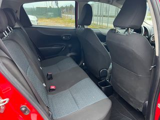 Toyota Yaris 2013-thumb-6