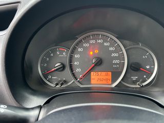 Toyota Yaris 2013-thumb-11