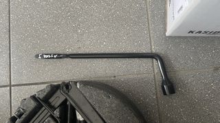Εργαλεία αλλαγής τροχού με βάση Opel Astra J '10-'16-thumb-3