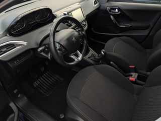 Peugeot 208 2016-thumb-6