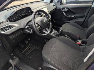 Peugeot 208 2016-thumb-7