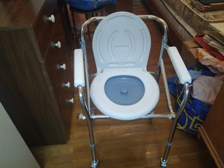 Τροχήλατη καρέκλα τουαλέτας Vita Orthopaedics