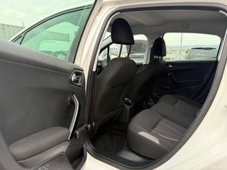 Peugeot 208 2015 Book service !!-thumb-8