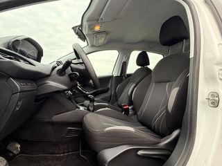 Peugeot 208 2015 Book service !!-thumb-9